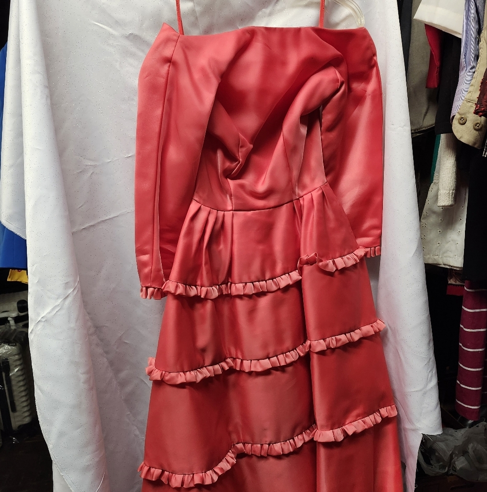 Chic Pink Midi Dress with Ruffled Design